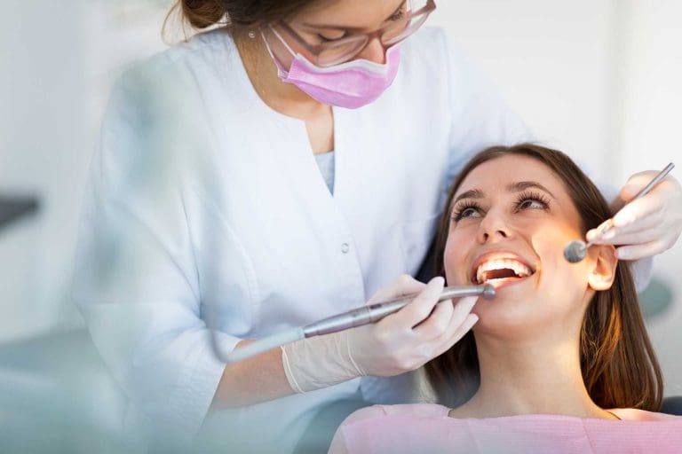 clínica dental en Barcelona y Gavá, dentista en Barcelona y Gavá.