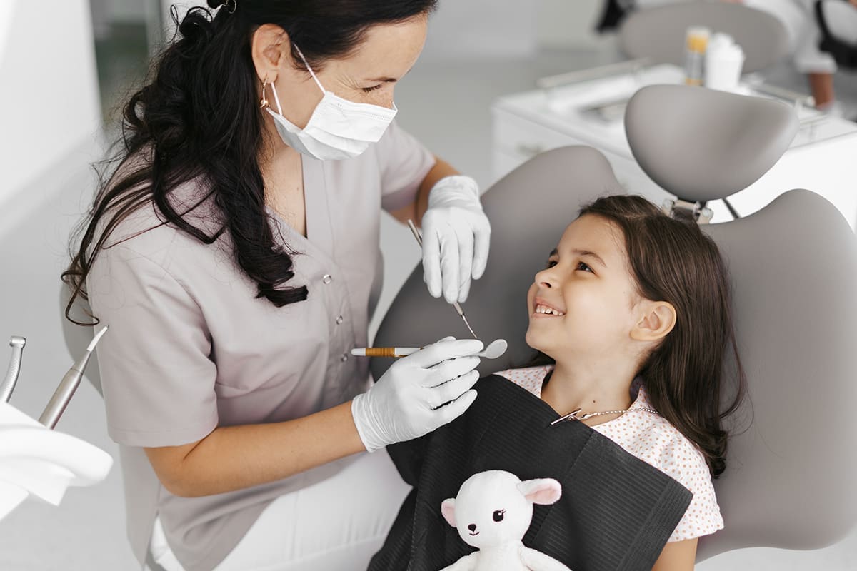 ¿Cuándo se debe realizar la primera visita al dentista?